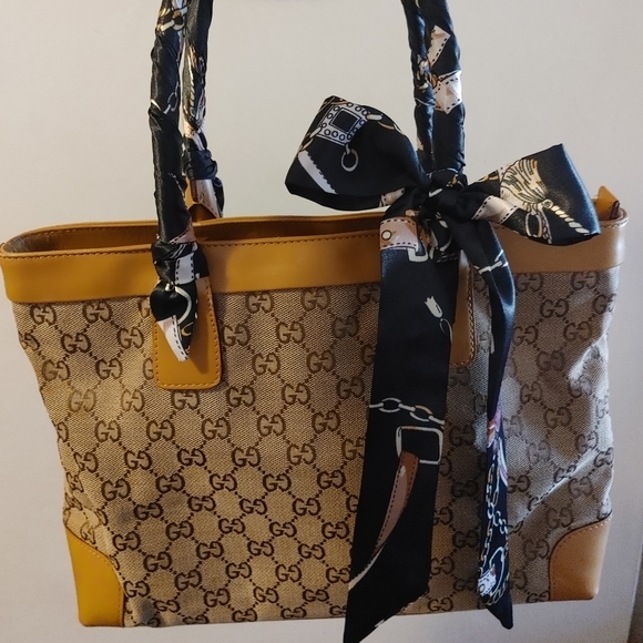 Gucci Handbags - Vintage Authentic Gucci Shoulder Bag with Twilly's